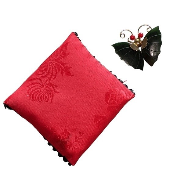 Jade Dynasty butterfly pin pendant jade coral with small pouch - Picture 6 of 9